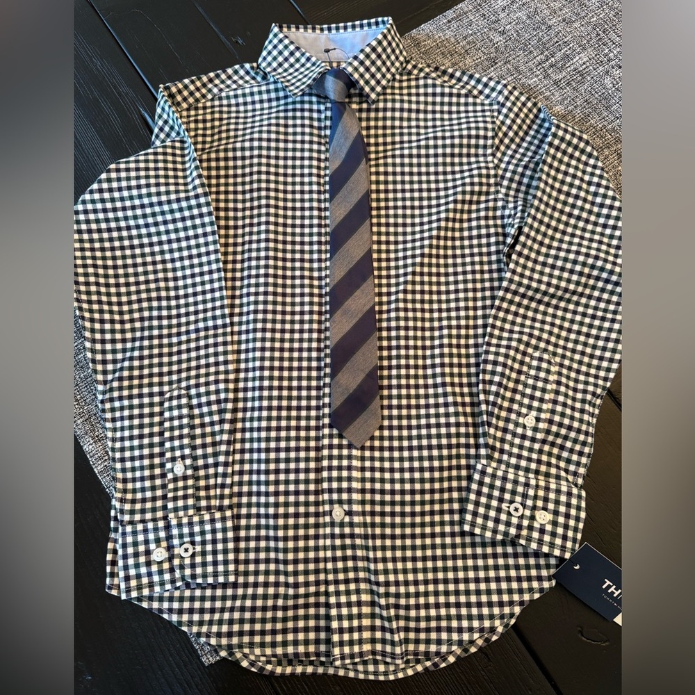 Tommy Hilfiger Boys' Long Sleeve Dress Shirt with Straight Tie